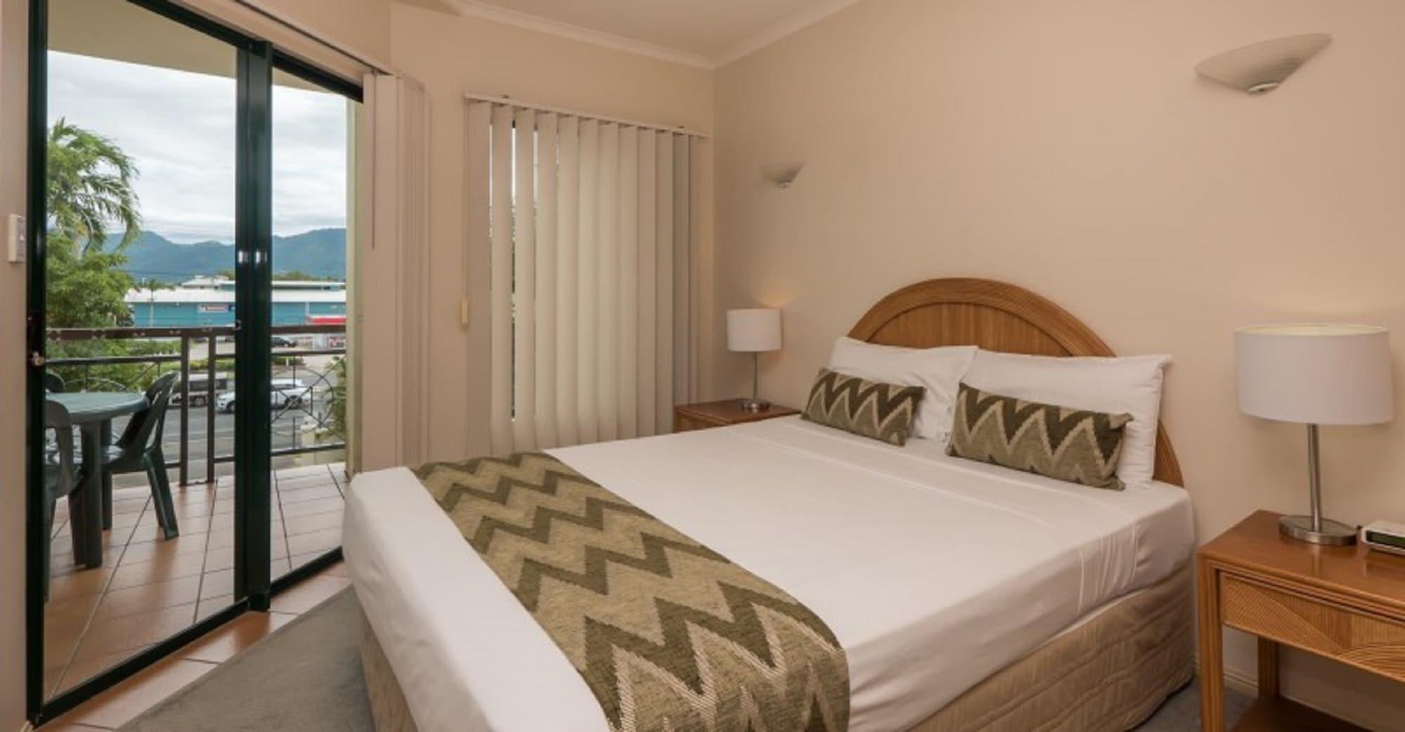 Tropic Towers Apartments Кэрнс Экстерьер фото
