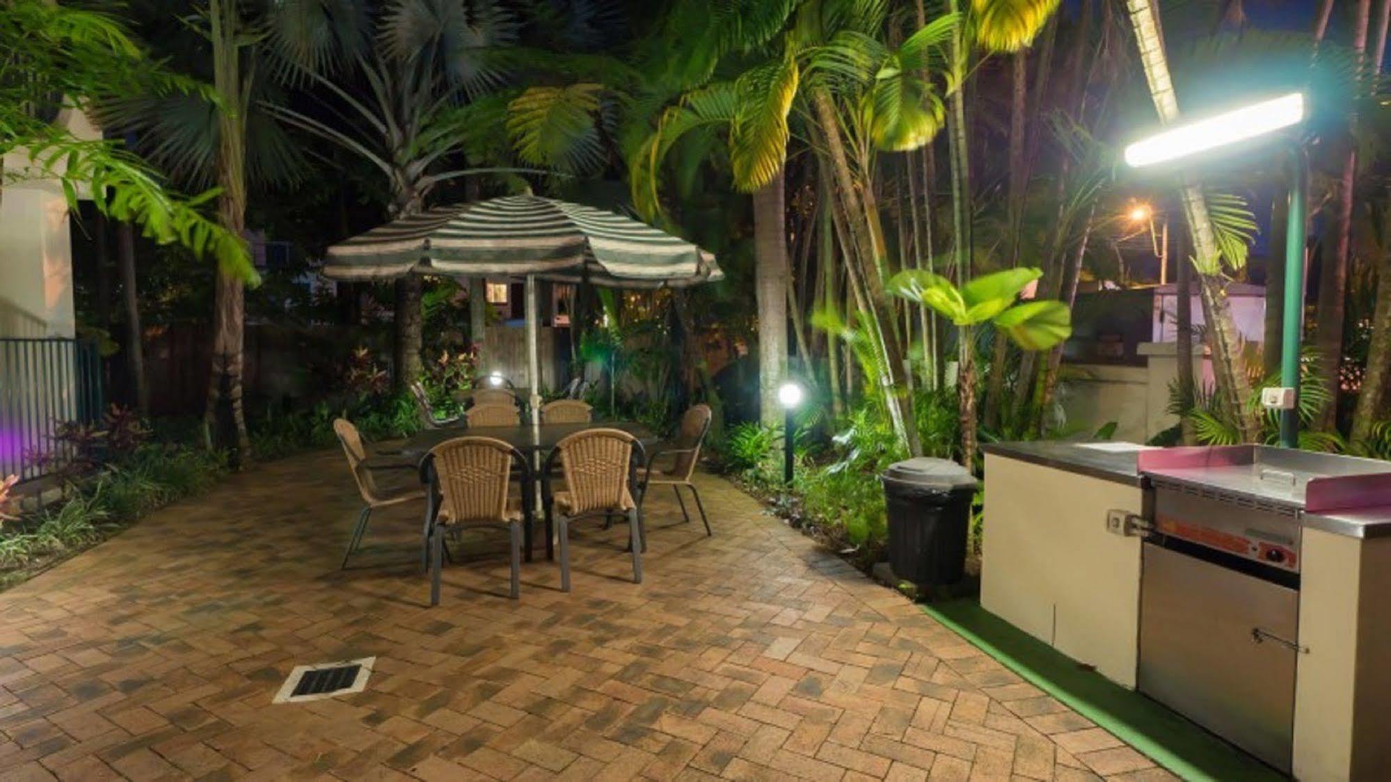 Tropic Towers Apartments Кэрнс Экстерьер фото